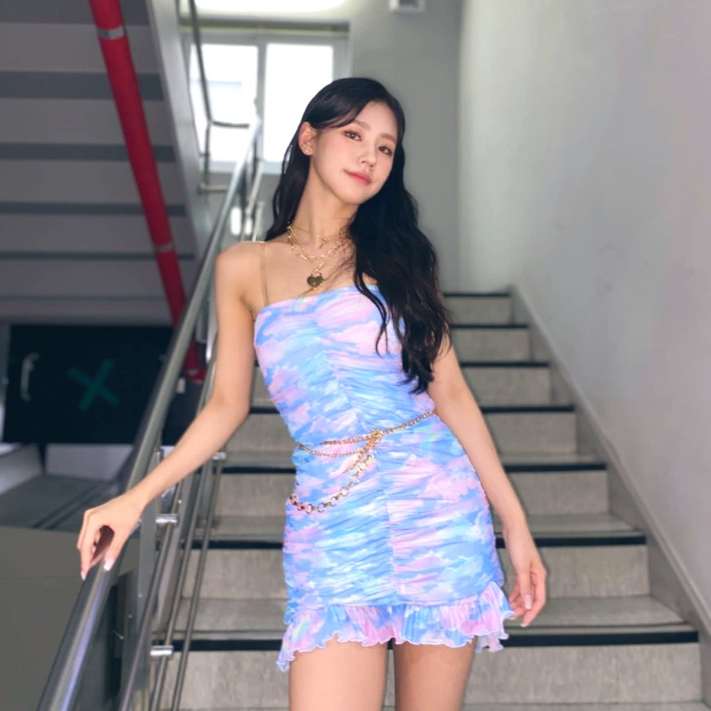 G_ILAND's tweet photo. 🥥· (𝐆) 𝐈𝐬𝐥𝐚𝐧𝐝(여자)아이들) 𝐩𝐨𝐫𝐭𝐟𝐨𝐥𝐢𝐨. 🌴🐙🐠#WearYourHeelswBG. 

Aquí #MYRCE🛍 bien bonita para acompañar a mi nueva obsesión, Brave Girls, en su debut. Como buena amante de los gg, I can’t wait to be #SASSYwBG and kick yo asses. ( ˃̶᷇ ‧̫ ˂̶᷆ ) https://t.co/XtOFngs0tf