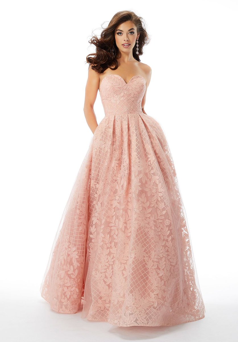 formalapproach's tweet photo. blushing over this dress! Shop this #FormalApproach look https://t.co/Z1SiOp2hMA @morileeprom #morileeprom #formaltogether #ipaprom #ipapromretailer #ipadesigner https://t.co/3z7Ra43FB1