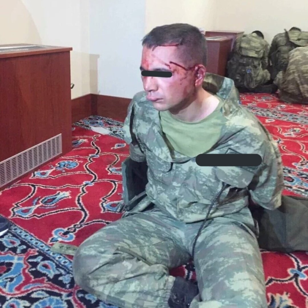 "Saatlerce işkence yapıp, sonra namaz kıldılar. O zaman korktum"