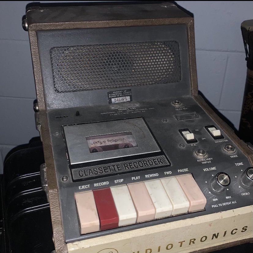 RVASoundofMusic's tweet photo. Vintage Audiotronics Cassette player. Best oscillator on the planet 🌎 
#audioengineer #recordingengineers #newmusic #audioengineering #recording #recordingengineer #mixingengineer #recordingartist #mixingandmastering #recordingstudio #studiolife #studio #protools https://t.co/B8SIkiWY8Q