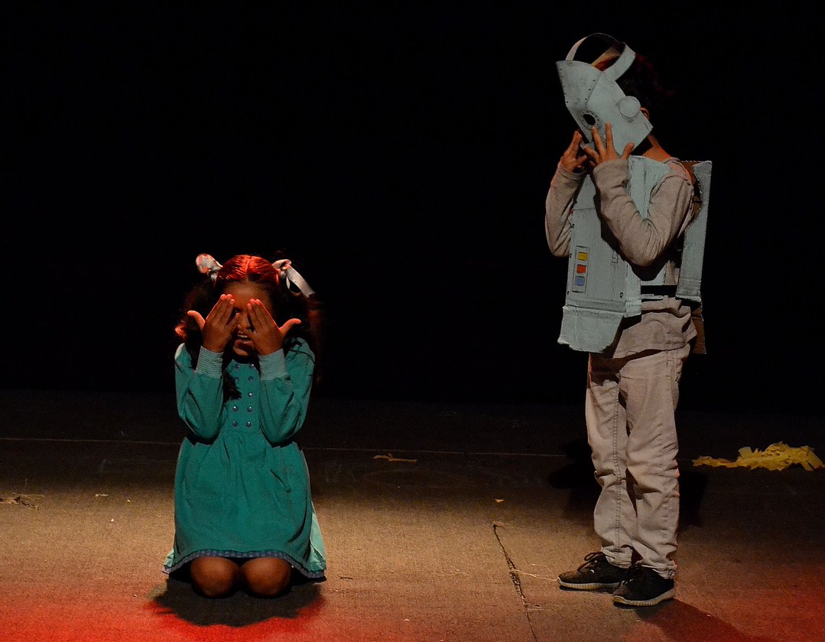 El teatro, un plan vacacional ideal para los más pequeños.🎭

Con el desarrollo de actividades teatrales, nuestros mini talleristas tienen la oportunidad de: 

🐢 Desarrollar su creatividad.

🐢 Potenciar sus habilidades comunicativas.

🐢 Reforzar el trabajo en equipo.