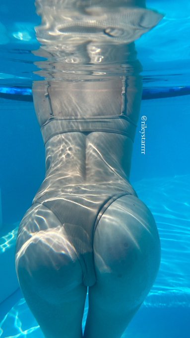 Wet 💧 https://t.co/0BbBMhZZCZ