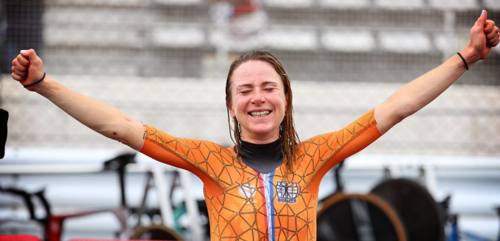 🥇 GOUD! Voor Annemiek van Vleuten

wielerflits.nl/nieuws/olympis… | #Tokyo2020