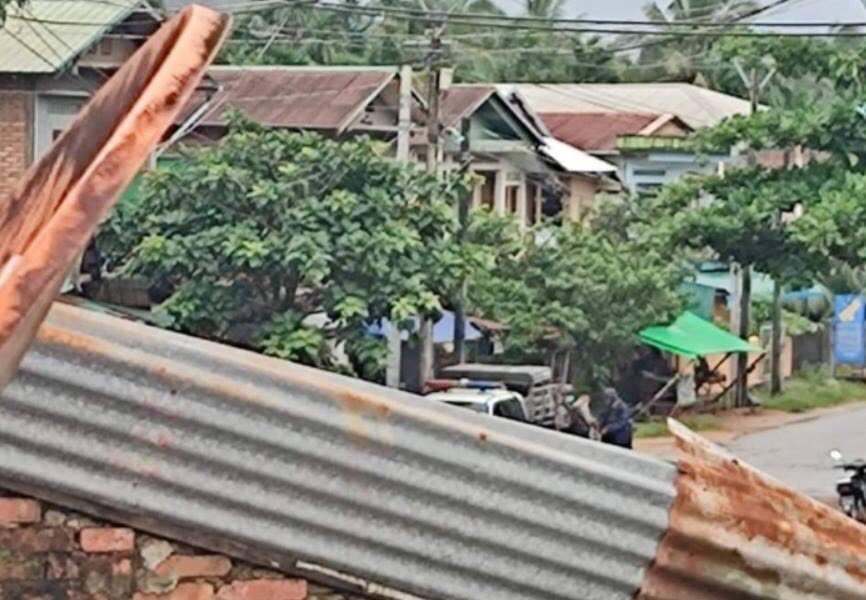 spring_2021's tweet photo. 28.7.2021 Since Around 8:30 AM, In LaungLon Tsp, Terrorists invaded Auk Ye Phyu Village and unlawfully Abducted 3 villagers. They also raided houses and destroyed the public belongings.

MYANMAR BEGS FOR OXYGEN
#July28Coup 
#WhatsHappeningInMyanmar https://t.co/kTCQ23KrM1