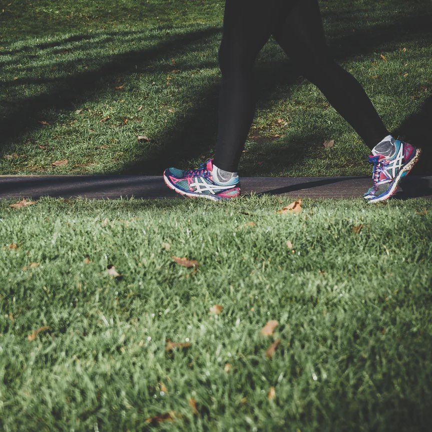 Tips sehat mental: Luangkan waktu buat olahraga.

Enggak perlu mikirin olahraganya harus keren, kalau difoto/divideo harus instagramable, dsb. Terlalu ribet, banyak syarat, malah enggak jadi olahraga.

Yang penting badan aktif gerak aja yuk. Sesederhana lari atau jalan di tempat.