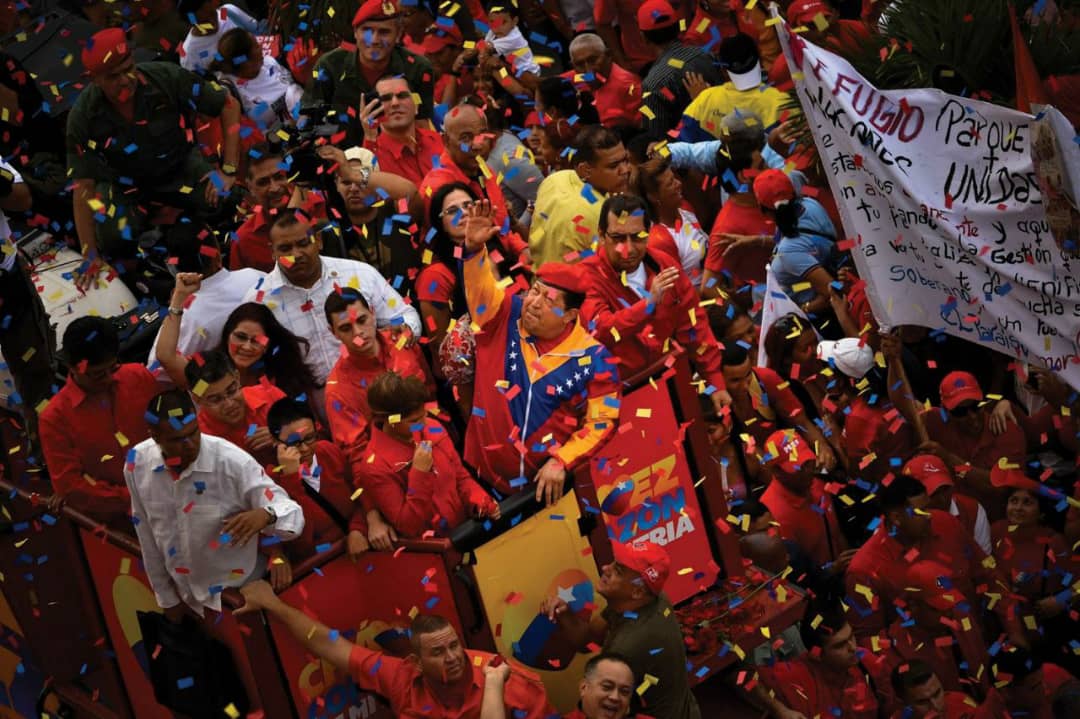 ErikaPSUV's tweet photo. Hubiera querido celebrar a tu lado y junto a nuestro pueblo tus 67 años, Comandante @chavezcandanga.
Sigues siendo luz en este sendero que me tracé; en este amor que se prendió en el juramento que te hice en la Habana y sigue ardiendo.
¡Qué grande fue tenerte, Chávez eterno! https://t.co/QKXGiW26cu