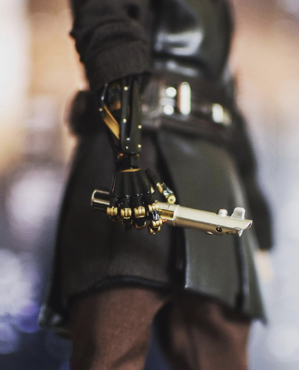 swafol's tweet photo. More machine than man (📸 @galacticphotobooth) #starwars #starwarsphoto #galacticphotobooth #hottoys #hottoysphoto #onesixthscale #anakinskywalker #anakin #lightsaber #bluelightsaber #graflex #lightside #jediknight #jedi #theforce #swafol https://t.co/wwI4jLg9tu