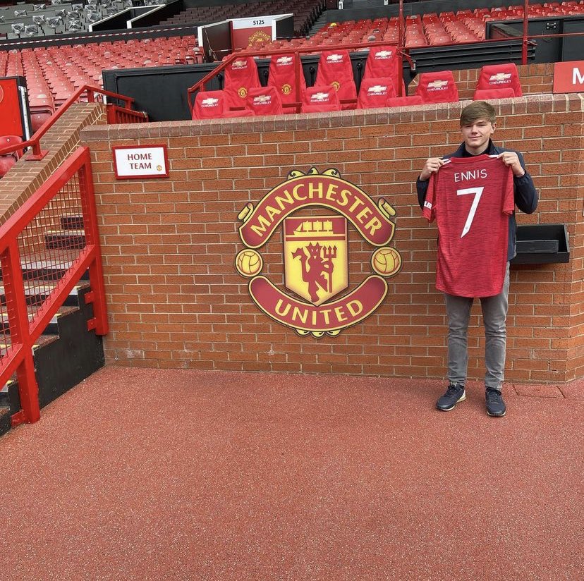 🚨 OFFICIAL: Liverpool youngster Ethan Ennis has signed for Manchester United #mufc #mujournal