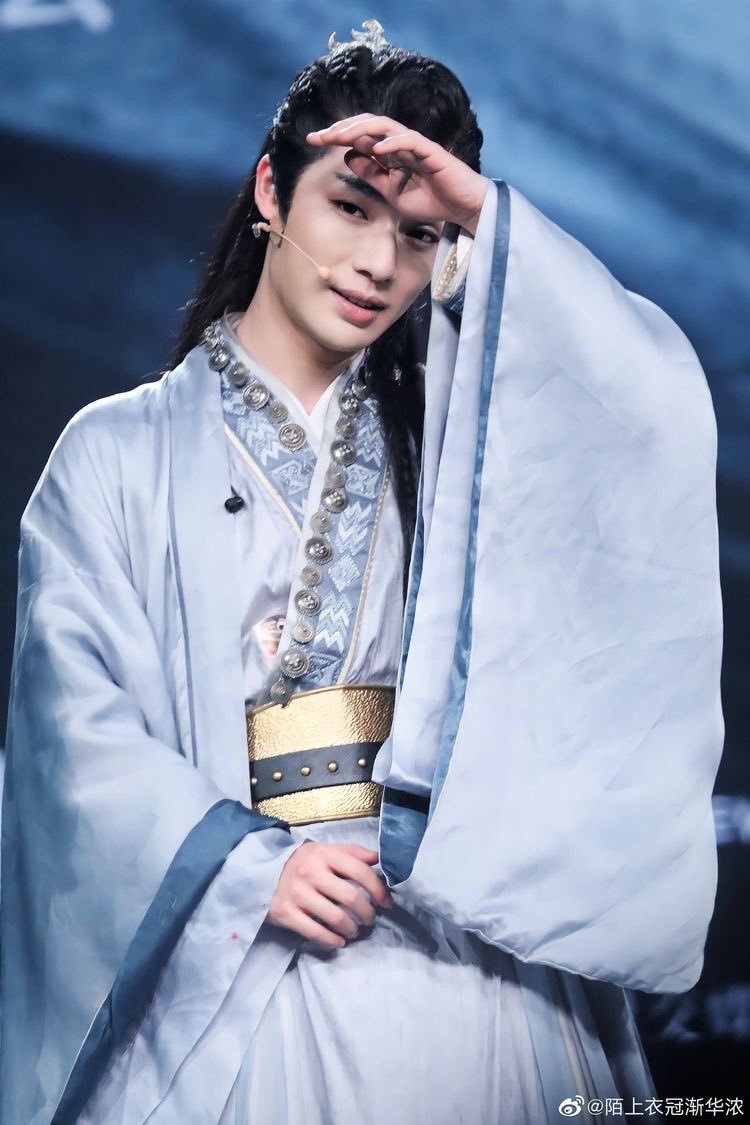 hourly li daikun (@hrlylidaikun) on Twitter photo 