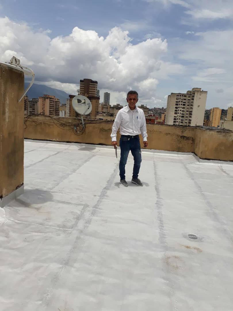 carlossalinas49's tweet photo. Aquí estoy!, Pido disculpas si molesto con mi tweet, pero la depresión y tristeza por problemas económicos no me va a matar. Viviré a pesar de los 6 $ que como ingeniero jubilado me paga mensual el gobierno. Ofrezco mis servicios en impermeabilización de azoteas, techos, etc. https://t.co/OpjkkDI2jw