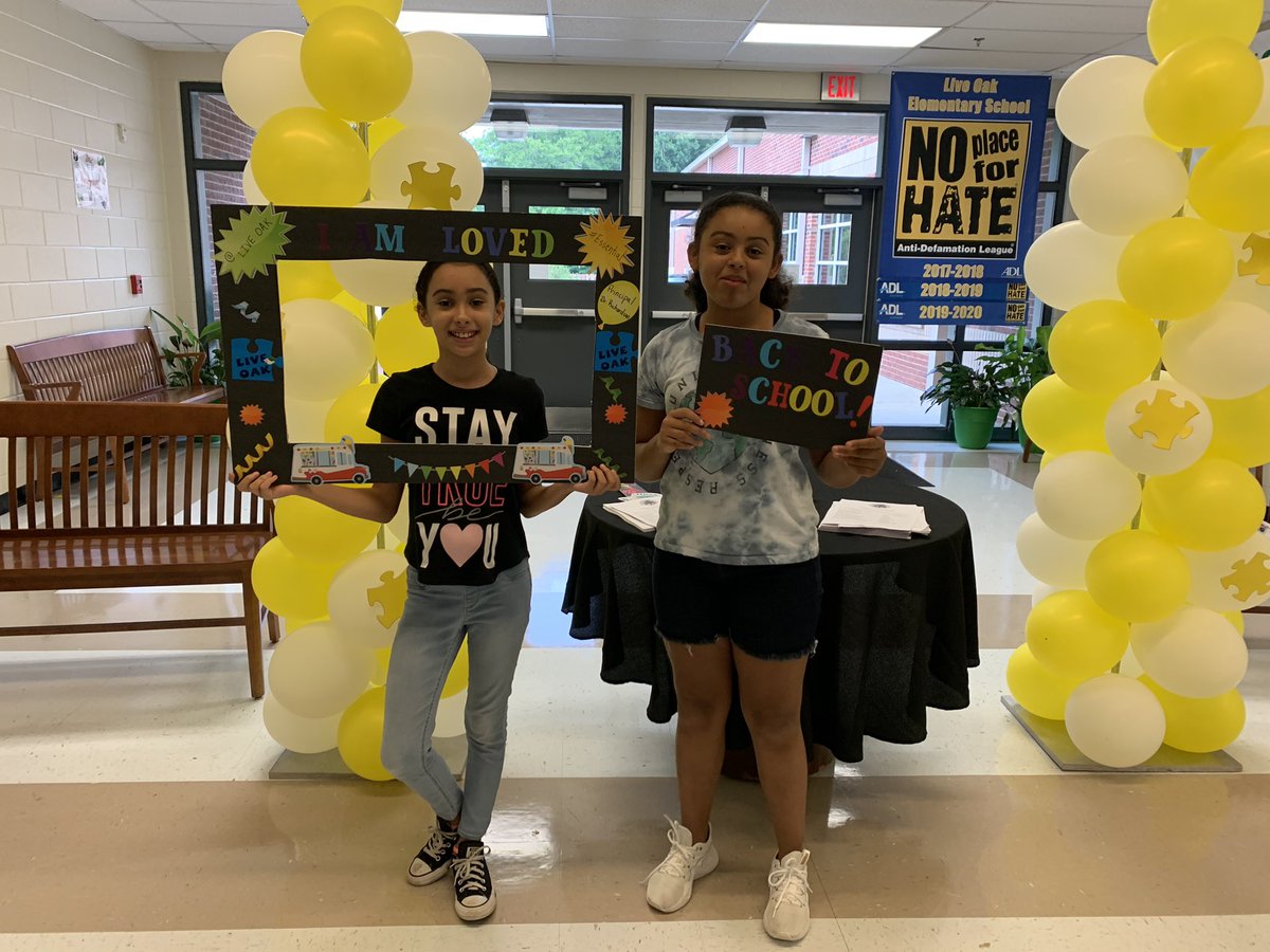 crewscontrol47's tweet photo. Open House @LIVEOAKELEM  with @DrTiffanyRichardson was a success. #EssentialPieces https://t.co/GbDpWf7tJz