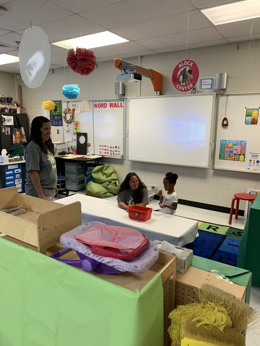 crewscontrol47's tweet photo. Open House @LIVEOAKELEM  with @DrTiffanyRichardson was a success. #EssentialPieces https://t.co/GbDpWf7tJz
