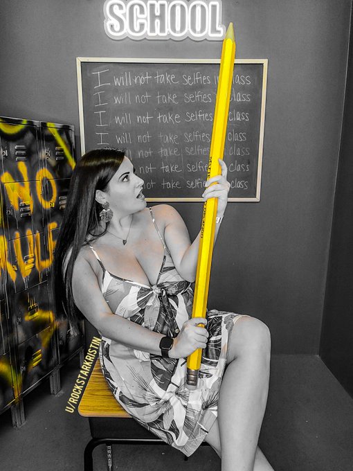 Trying to get into the Pen15 club https://t.co/VLlLGILVSU<a href="/tag/sleepygirl"class="tags"><span>#sleepygirl</span></a><a href="/tag/greeneyes"class="tags"><span>#greeneyes</span></a><a href="/tag/sleepy"class="tags"><span>#sleepy</span></a><a href="/tag/tanktop"class="tags"><span>#tanktop</span></a><a href="/tag/exhausted"class="tags"><span>#exhausted</span></a>