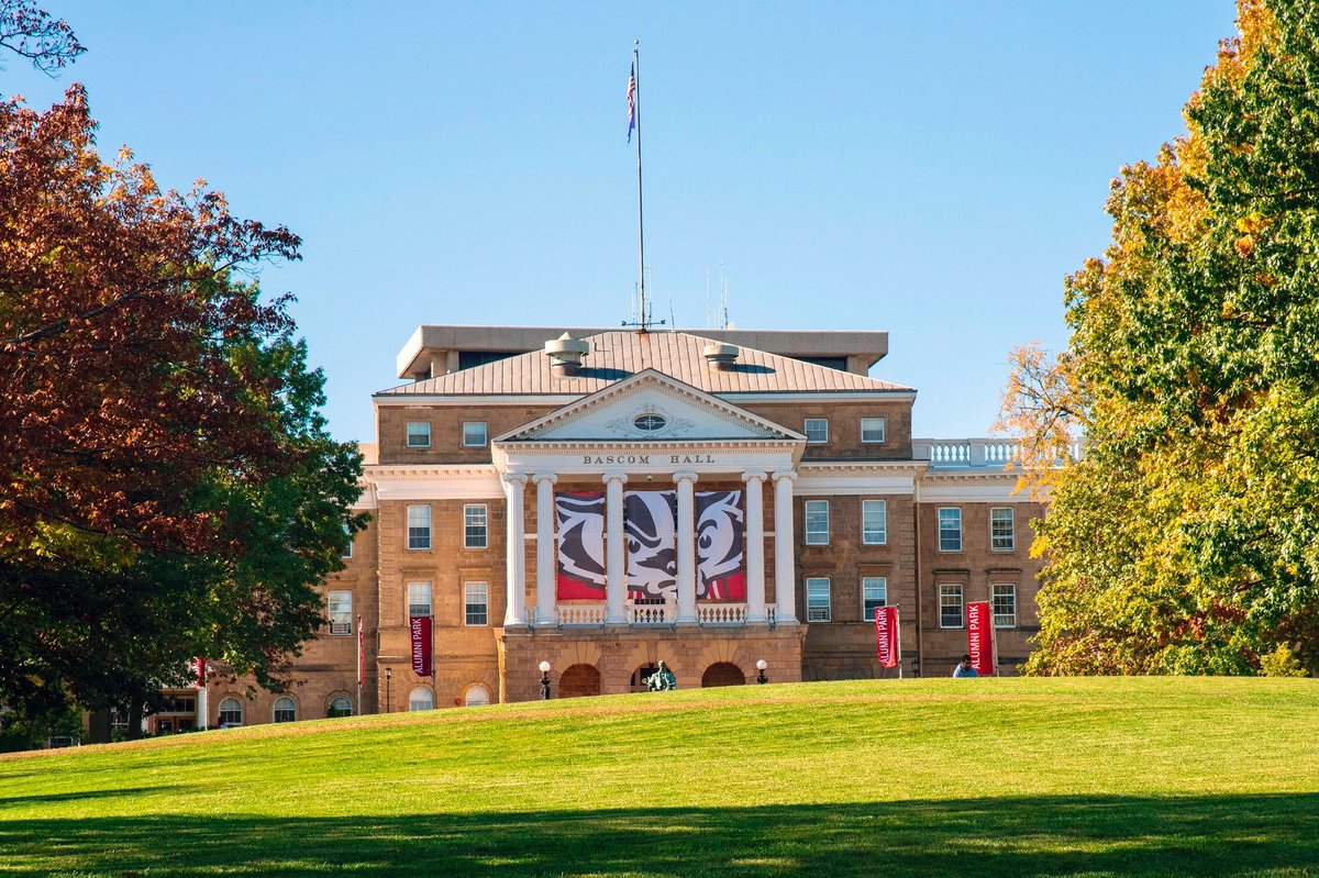 Amazing Colleges tweet media