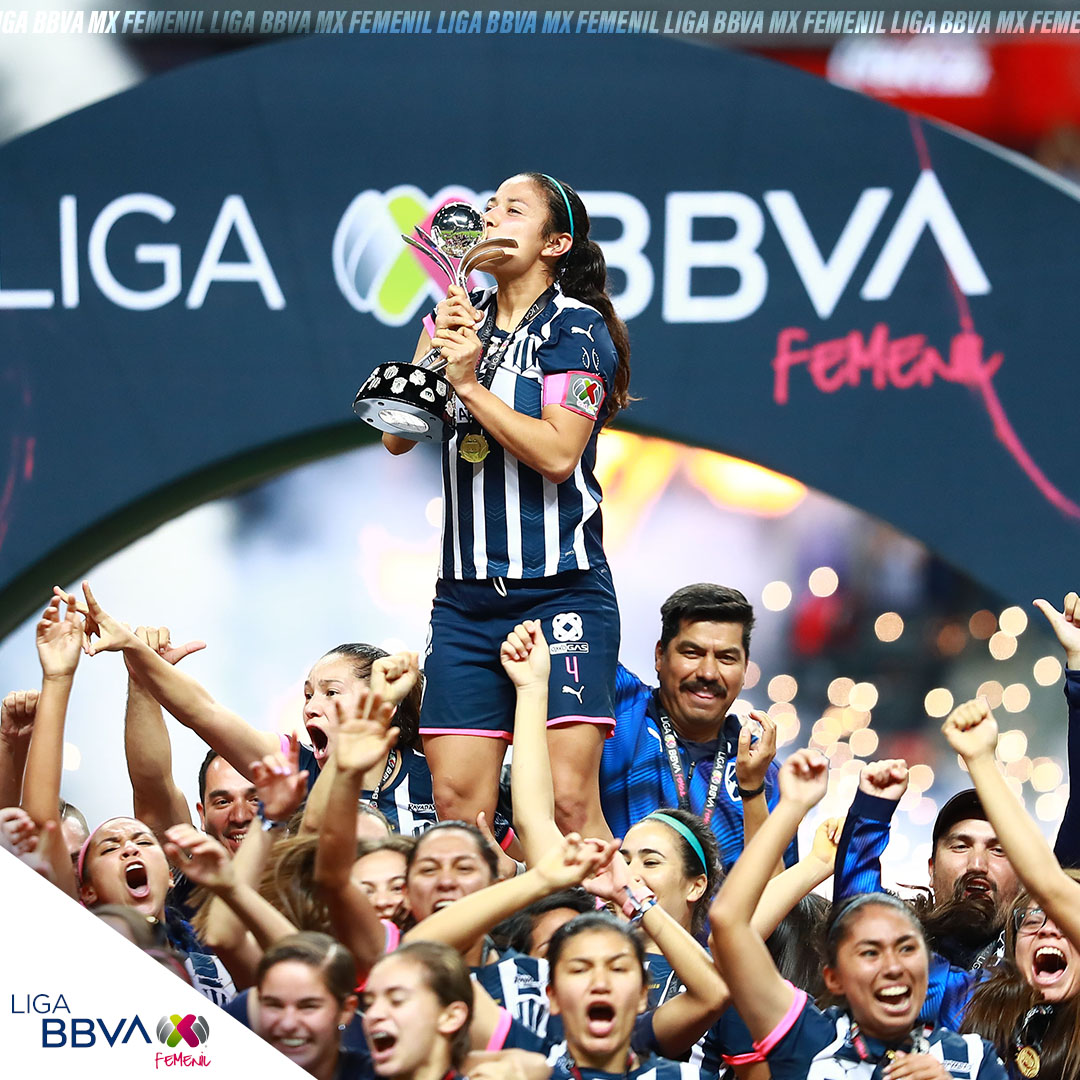 LigaBBVAFemenil's tweet photo. ¡¡Monterrey Campeón!🤠🏆
Más de 38 mil personas en el Gigante de Acero 🏟️ vieron coronarse a @Rayadas 🤠 en la Gran Final del #AP2019 🙌🏽
En uno de los duelos más apasionantes de la división, Monterrey tatuó su nombre en la anhelada plata 🔝
#Lig4MXFemenil
#VamosPorEllas ⚽🎀 https://t.co/gX62BeolsB