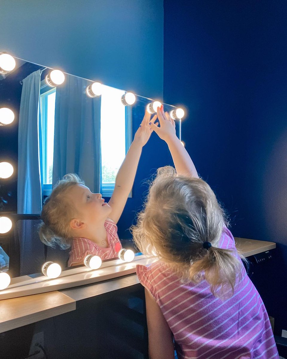 Luxfurni Vanity Mirror w/ 18 LED Makeup Lights dn.ws/UBQ8E 来自 <a href="/DealNews/">DealNews</a> #deal #makeup #beauty #mirror #coupons #Saveมิลลิ #discount #code