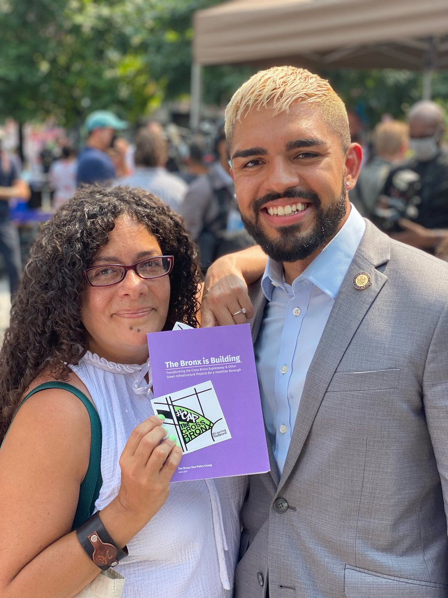 lovingthebronx's tweet photo. Always a pleasure running into @KennyBurgosNY and sharing ideas. Today we gave him a copy of the @HealthyBronx 's "The Bronx is Building"! 

Let's #CapTheCrossBronx !!!!

"The Bronx is Building" is available online: https://t.co/oberYbSBtF https://t.co/in2gE6DQLB