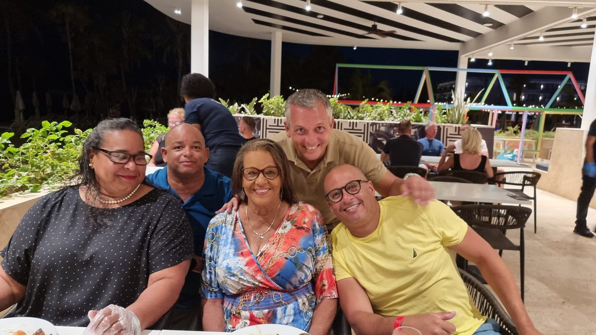 gerritschotte's tweet photo. Brother &amp; Sister from another Mother, Happy Birthday Marlene #80years https://t.co/uyJ0qxHcae