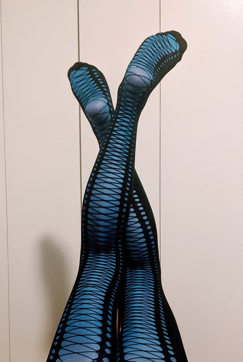 Long_Ash_Legs's tweet photo. I've always loved this combo!  Business in front, party in the back! #notamullet #nylonsoles #tightobsession #tights #nylonaddiction https://t.co/FK9ofaqp7D