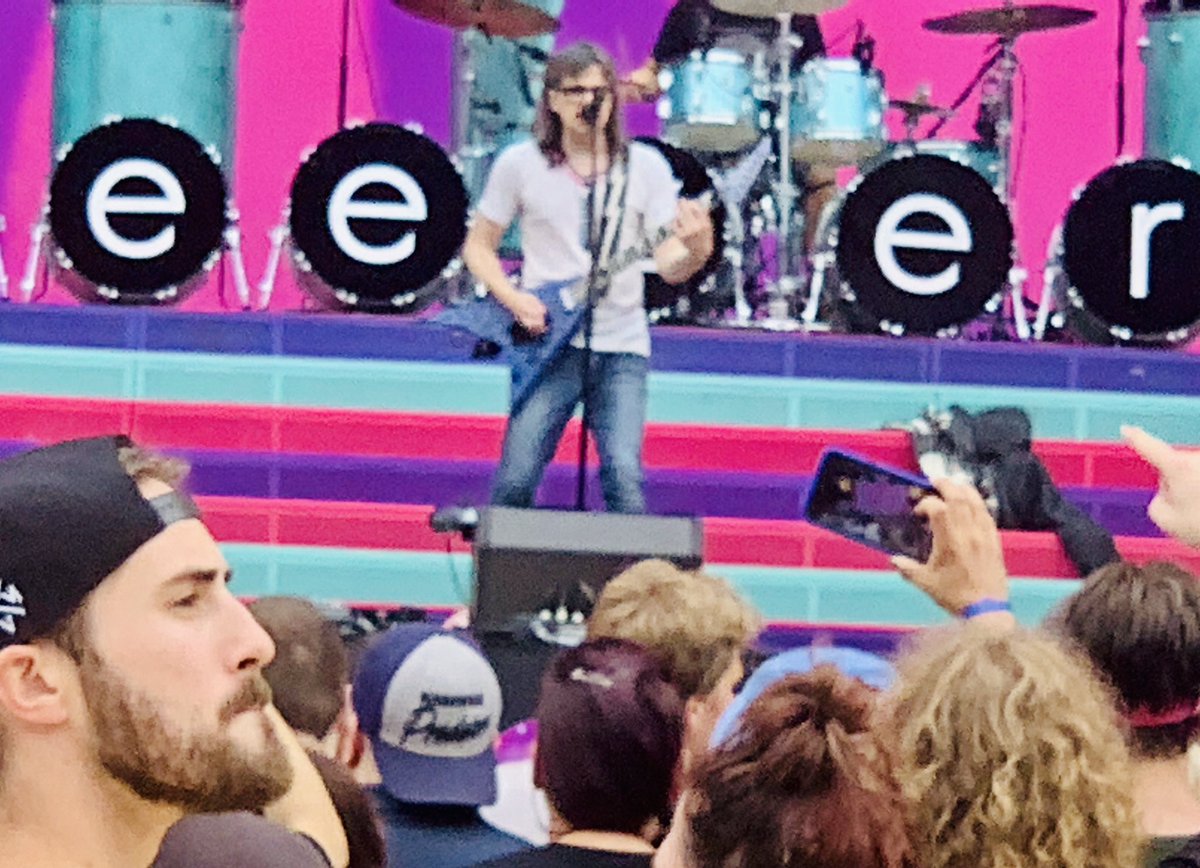 katmbode's tweet image. Frankie &amp;amp; her best friend Rowan are seeing Green Day &amp;amp; Weezer tonight in Atlanta, GA❤️🎸🎵🎤