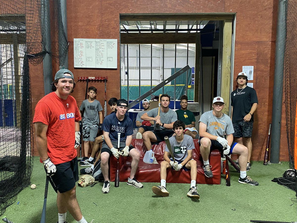 I found myself the only one tossing to hitters at some point today. Looked up about to yell at my interns to get it going, and realized how many guys were piled into one tunnel to train, talk and simply just be present. This is just a moments glance at our program.
#AscentHitting
