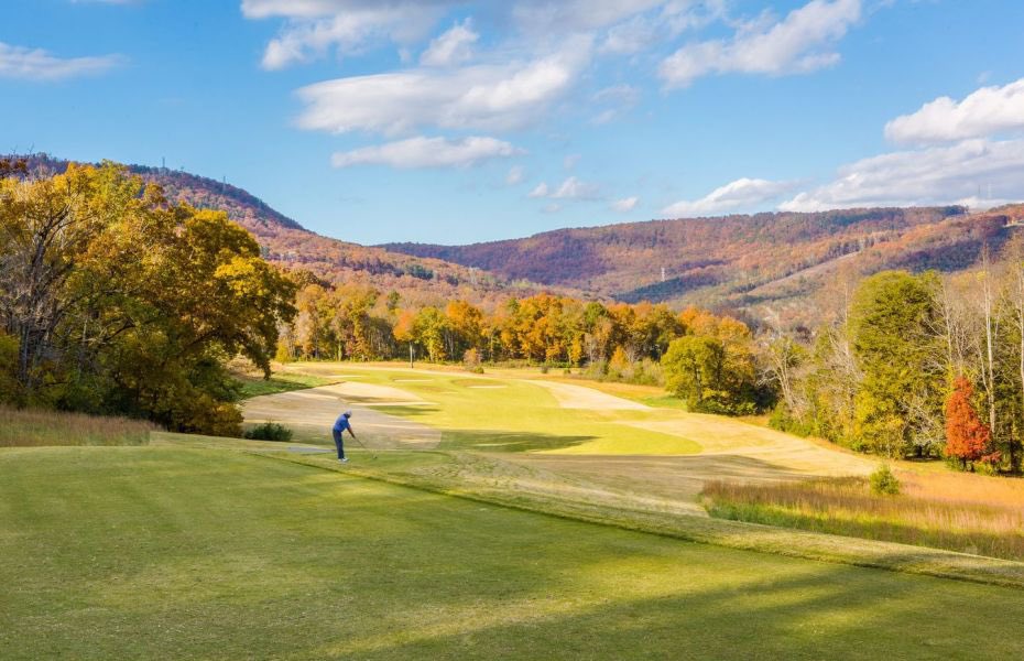SCAR_200's tweet photo. @Nadeshot Chattanooga, TN about 2 hours from Gatlinburg. Black Creek golf club was voted to have the best hole #6 in America by Golf Digest since 2000. https://t.co/GyJADtEhpt