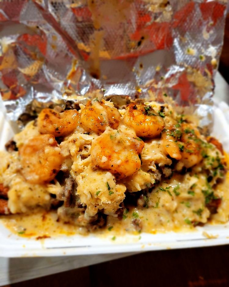 IEYelp's tweet photo. We are drooling over these seafood fries with lemon butter sauce 🤤
​
​​​📷 Gigi D via Yelp
​📍 Sonora Grill - Moreno Valley, CA https://t.co/3BFYSicnk2
