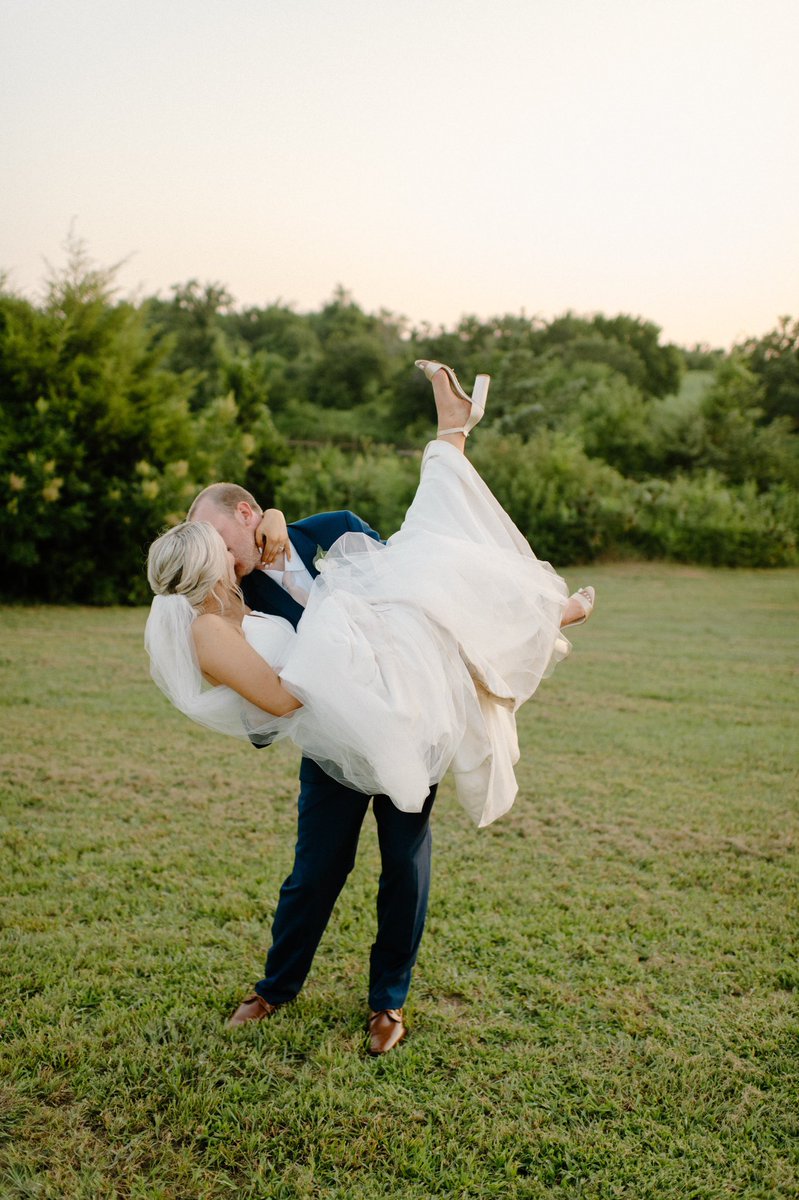 KelbyCarver23's tweet photo. Introducing Mrs. Carver everyone. https://t.co/kckrHynf2U