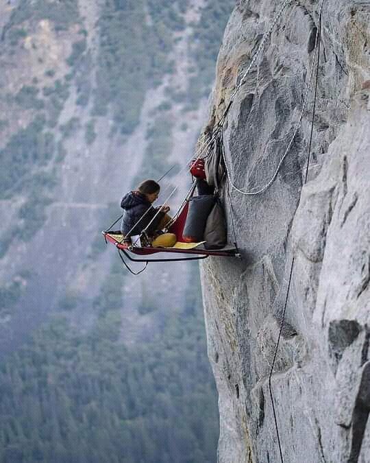 Would y’all ever try “air camping”❓🏕