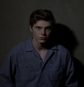 ً (@hourlyasylum) on Twitter photo 