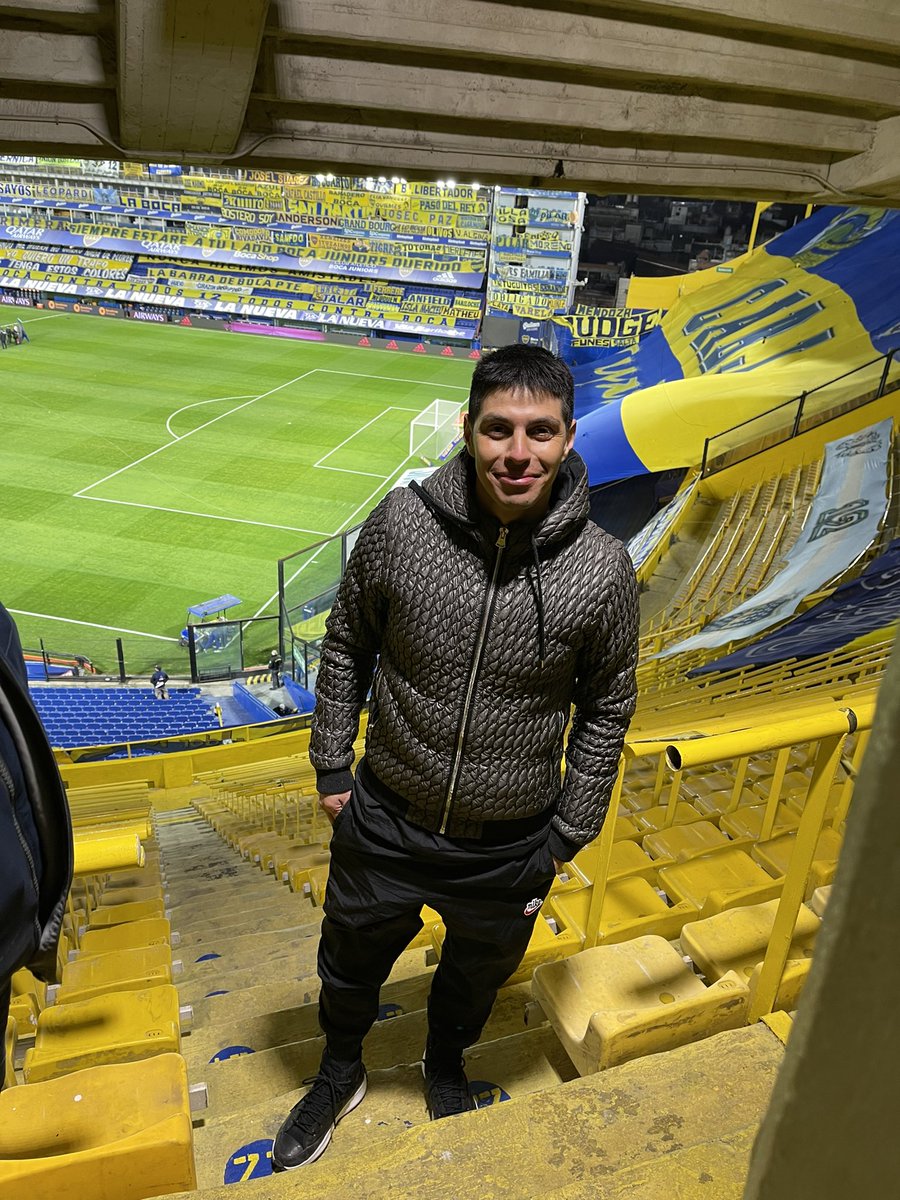 diegosanlorenz0's tweet image. Así es el Pitu cogedor de bosteros champagne