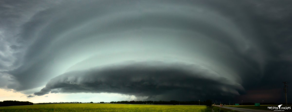 Johnny_B500's tweet photo. Central Alberta storm madness - July 25th, 2021 👀🇨🇦

@StormHour #abstorm #Canada https://t.co/DaZhsPhZyP