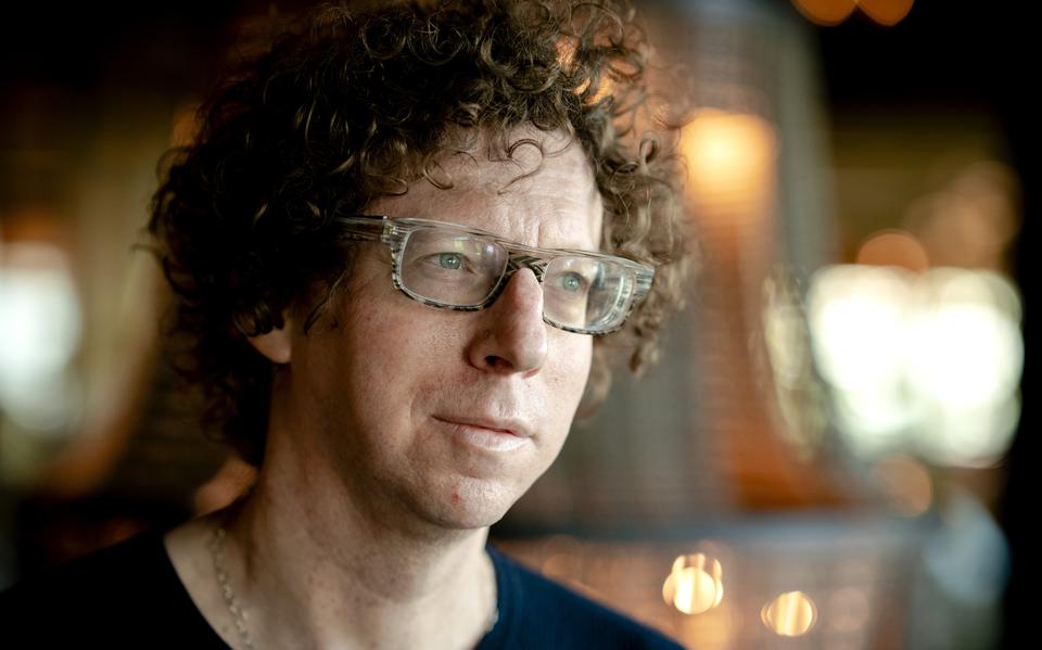 Arnon Grunberg naar Explore The North: LEEUWARDEN - Schrijver Arnon Grunberg komt naar het Leeuwarder festival Explore The North. Hij is de trekker van het project 2084 - De toekomst is hoopvol. dlvr.it/S4Ydys