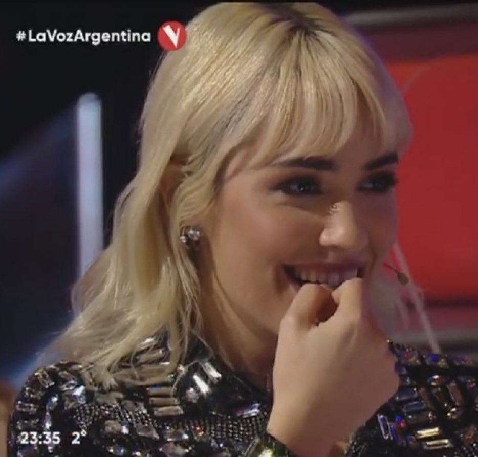 glitterxlali's tweet photo. imagínate que lali te mire asiii yo me caso ahí https://t.co/OWzObOJg8y