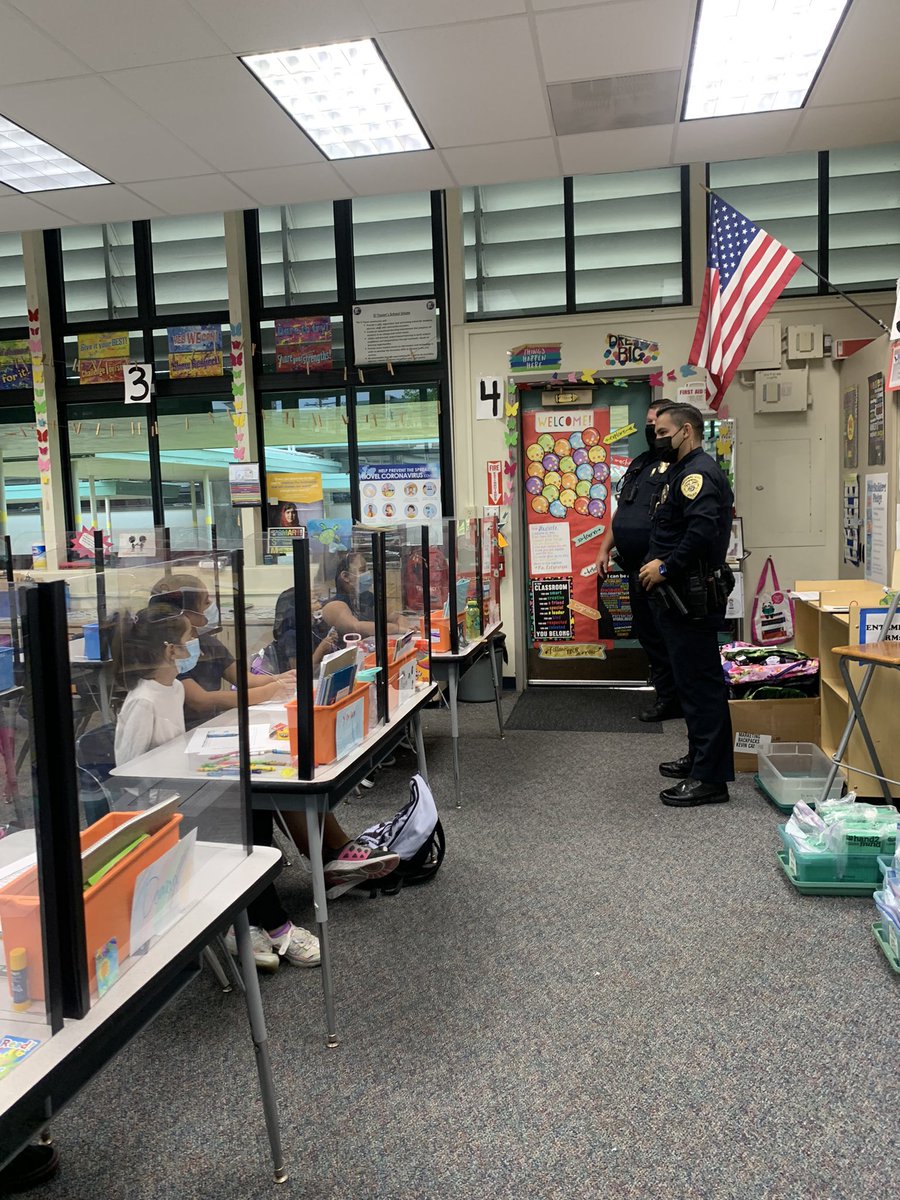 MsEntzminger's tweet photo. Thank you @NATIONALCITYPD for donating backpacks to our students. They appreciated the new materials as well as the time you spent answering questions. #NSDnow #ElToyon https://t.co/GElqYGGOiN