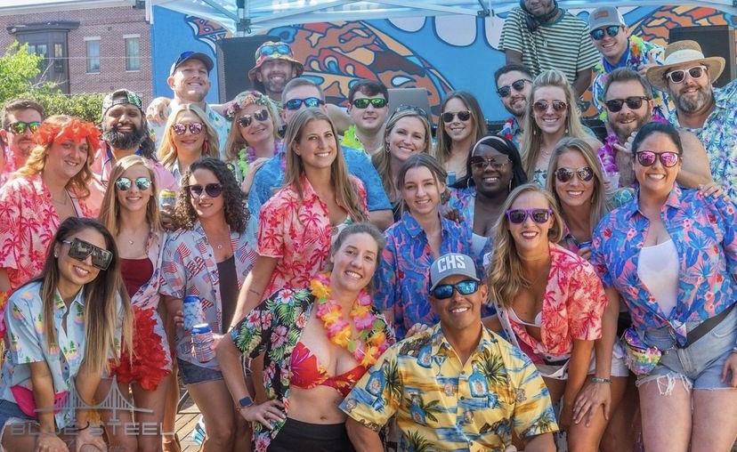 This Saturday 7/31 Everybody Gets Lei’d! 🌺 
Who’s ready for the luau themed Bar Crawl this weekend 🌺🍹🌴🍍🥥 🦜 🏖 

$4 Bud Light Seltzer’s &amp; $3 Bud Lights at Charleston’s hottest bars and clubs🕺🏼 

📷  @bluesteelpromotions
Tickets in @bluesteelpromotions bio!