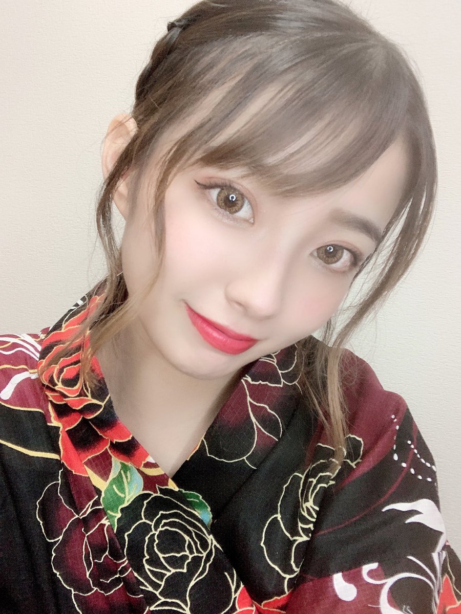 chi_00216's tweet photo. 【7/28②】
ㅤㅤ
👘��日浴衣配信🏮
髪の毛も自分で巻き巻きして着付けも頑張った🧚‍♀️今年は祭りがあんまりないけん浴衣着る機会も無いけど配信で着れて良かった〜好評で嬉しかったです💦💭でもやっぱ浴衣より甚平が動きやすい🤤
#ミスプリンセス #ミクチャ
#RT数が審査対象になっています https://t.co/OyLUBvQtsZ