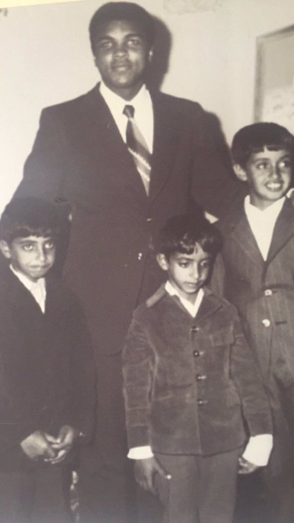 صورة من #التاريخـالإماراتي تظهر الشيخ محمد بن زايد والشيخ حمدان بن زايد والشيخ هزاع بن زايد مع محمد علي كلاي
buff.ly/3i4aZrv