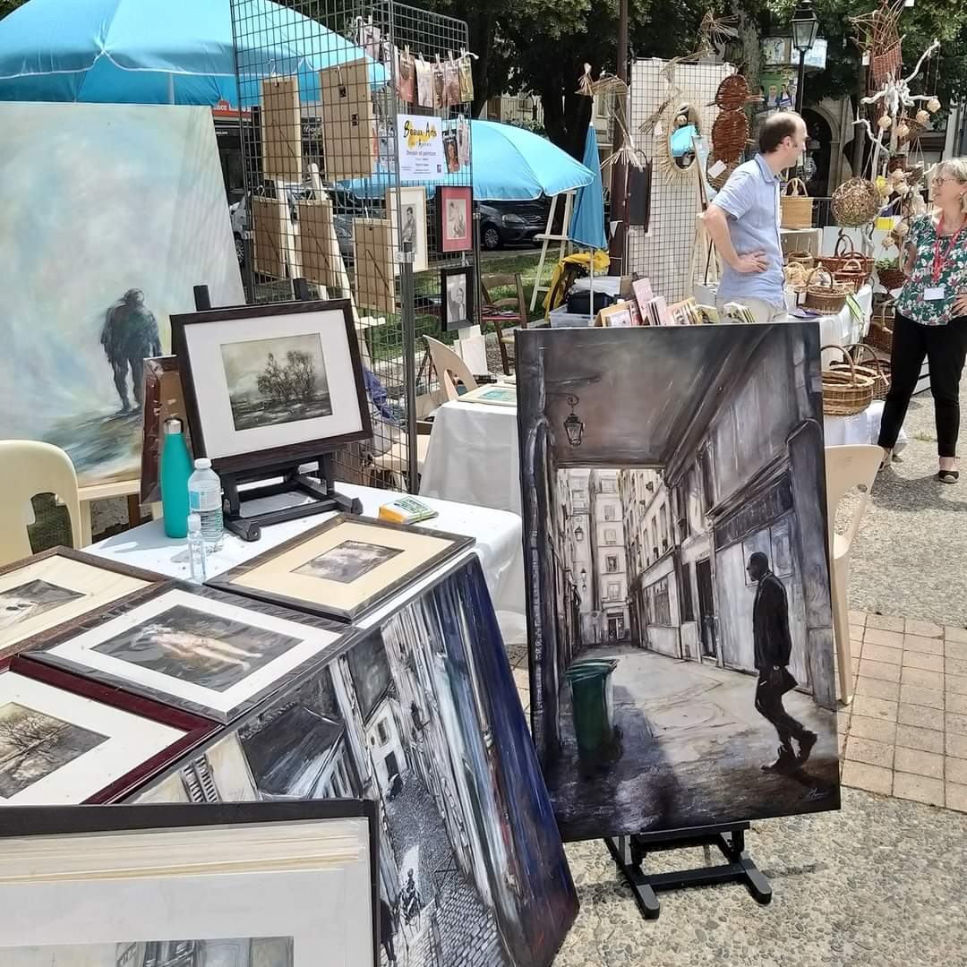RV samedi 9h00, place de la cathédrale #lesinstantsdelacréation Agen et son histoire !
- Marché de créateurs 
- Shooting photographique  
- Atelier pop-up 
- Visites guidées Agen et ses peintres
- Balade « Urban Sketching 
#agenmaville #agenculture  #AgenCultureEtVous