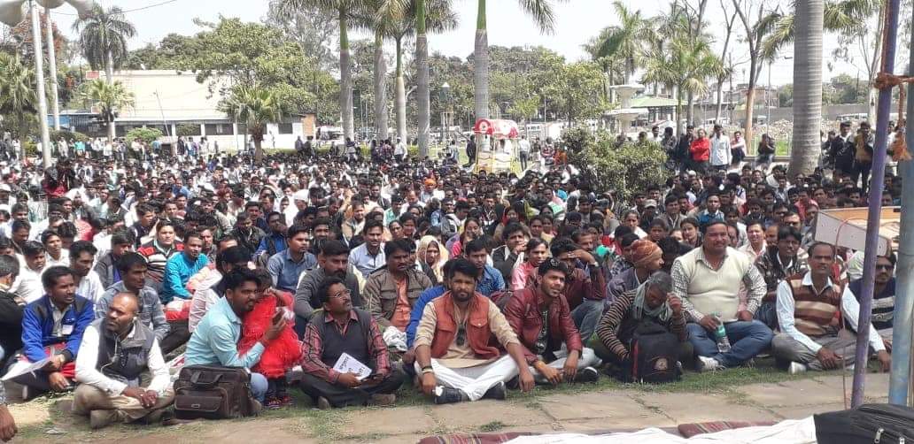 tKOTjXaSPcZSGuu's tweet image. 5 अगस्त से आतिथि शिक्षक भोपाल में डालेंगे अपना डेरा,आंदोलन का एलान।
आंधी आये या तूफान,घरों में मरने से अच्छा है ,अपनी रोजी रोटी के लिए संघर्ष करते करते जाए।
#atithishikshak_mp
#अगस्त क्रांति
@jitupatwari @KunalChoudhary_ @OfficeOfKNath @BansalNewsMPCG @ANI @digvijaya_28 @INCMP