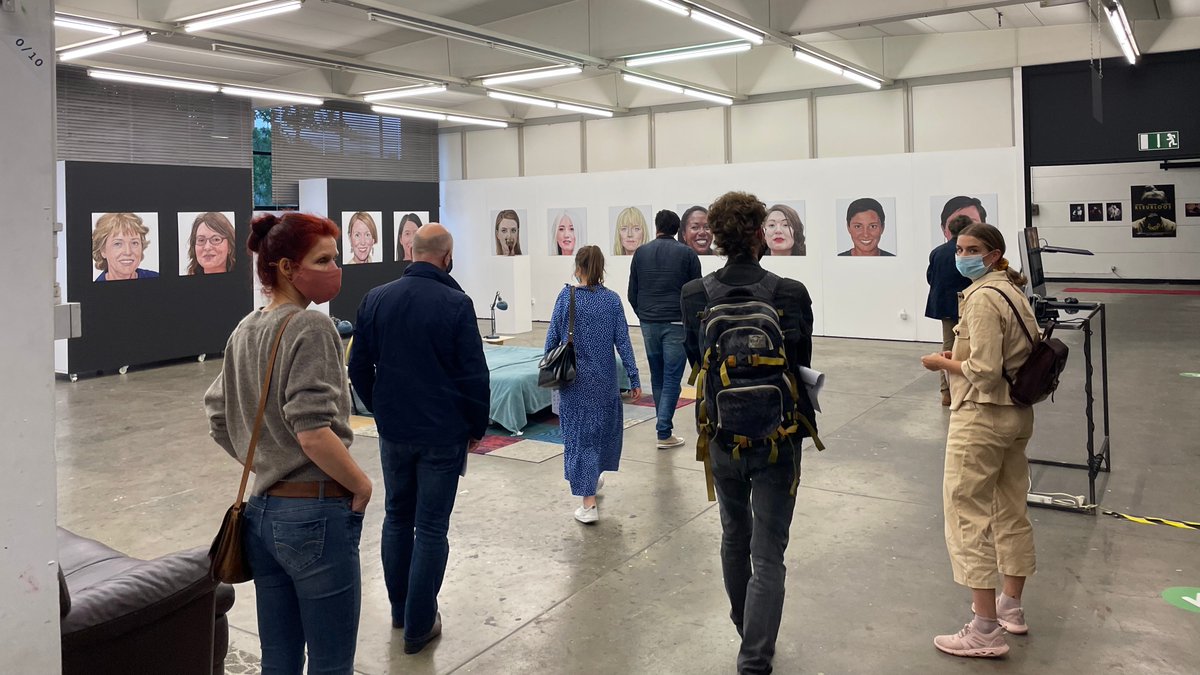 Onlangs kwamen de eerste geïnteresseerden alvast een kijkje nemen in het Open Stadsatelier. Het volgende gebouwbezoek gaat door op 18 augustus. 👉Interesse? Schrijf je in via openstadsatelier.be.