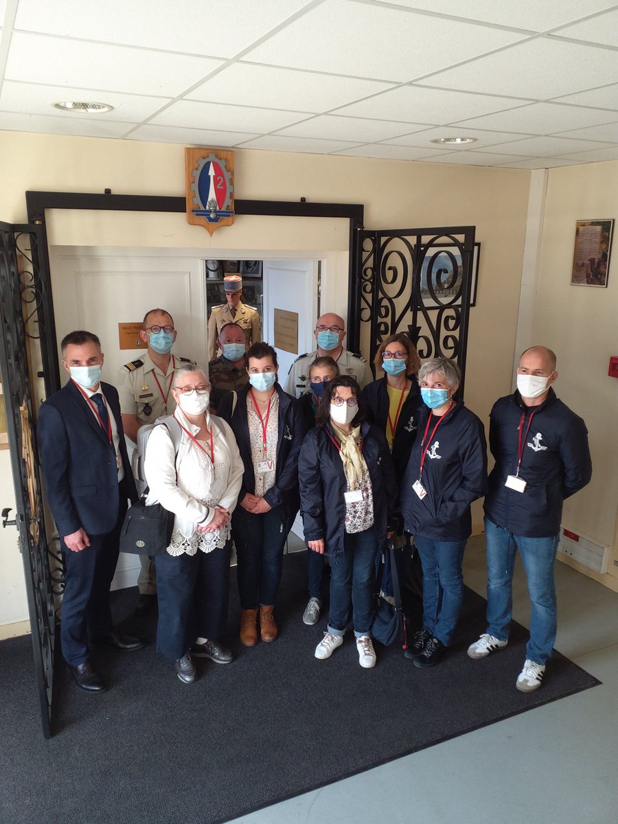 C2ermat's tweet image. Projet de convention Classe de défense et de sécurité globale (CDSG) au @2e régiment du Matériel à Bruz (35). Une première rencontre-visite du #2RMAT a eu lieu au quartier Wiltz le mardi 6 juillet 2021 entre les professeurs du collège et des cadres du régiment.
#arméenation