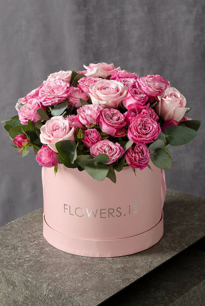FlowersIreland's tweet image. Looking for a pretty gift? The Baby Pink Hatbox is always popular 💕

We send you a video on all orders and are the highest rated florist in Ireland!

#flowers #hatboxes #florist #flowersie #lavender #lavenderhatbox #hatbox #giftideas #happybirthday