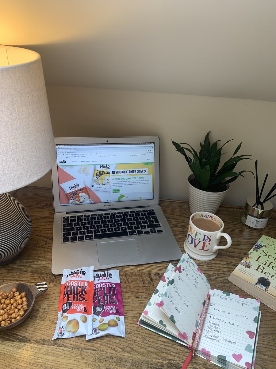 NudieSnacksUK's tweet photo. Rainy days call for delicious snacks to help keep us going.

There’s no need to feel guilty with our high protein snacks 🏃🏽‍♀️💪🏽🏋️‍♀️

#vegan #vegansnacks #snacks #glutenfree #glutenfreesnacks #protein #proteinsnacks https://t.co/6FMcU7cKnW