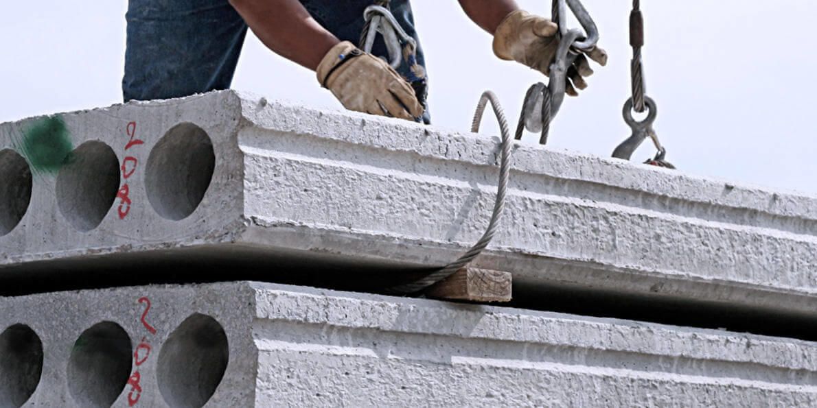 укладка плит перекрытия. монтаж жби. монтаж железобетонных конструкций. монтаж жби. монтаж железобетонных балок.