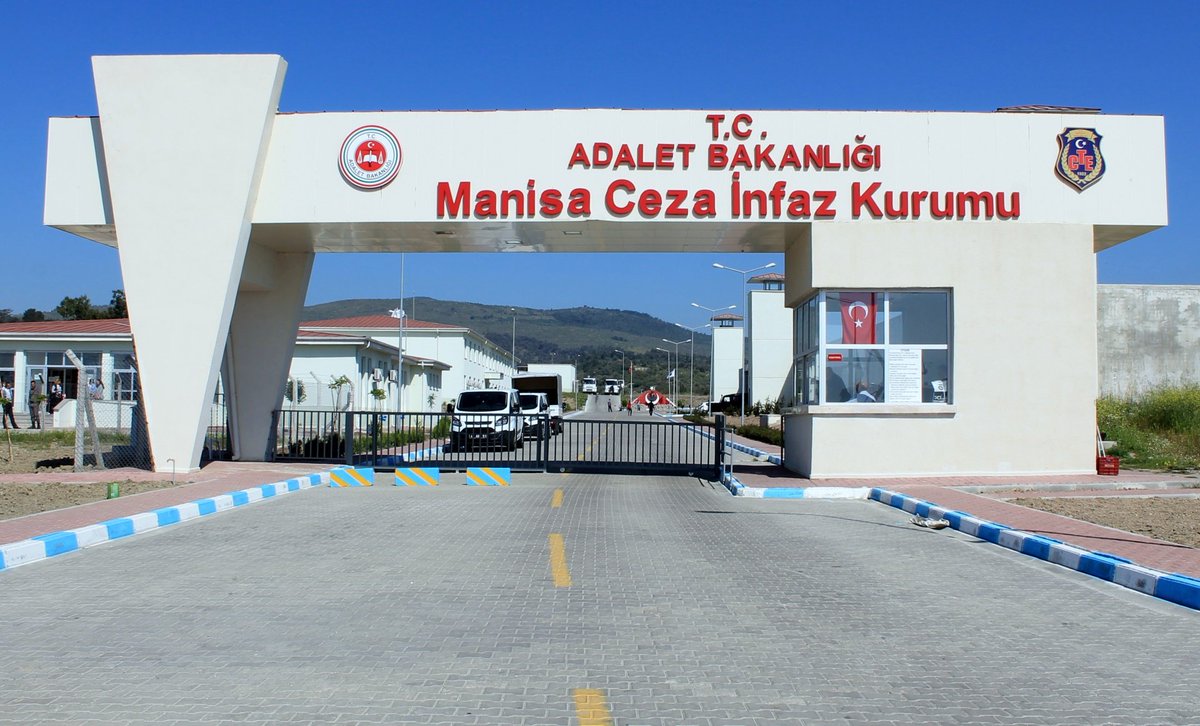 cezaeviihlaller's tweet photo. MANİSA CEZAEVİ

Başka cezaevinden nakil edilen mahkumun dilekçelerine cevap verilmiyor. Arkadaşlarının görüşüne gelmesi için yazdığı dilekçeye cevap verilmediği için aylardır görüş yapamıyor. 60 gün içerisinde olumlu/olumsuz dönüş yapmanız lazım. Suç işliyorsunuz! https://t.co/p0nvX7j0NJ