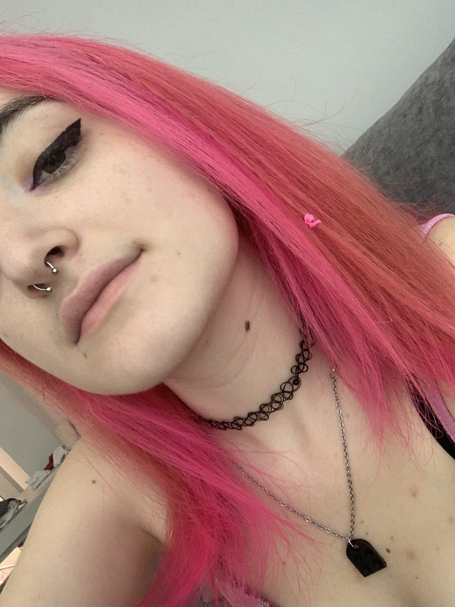 annxhemmo's tweet photo. Hacia mucho que no os dejaba mi cara por aquí https://t.co/wKAjNt3eNm