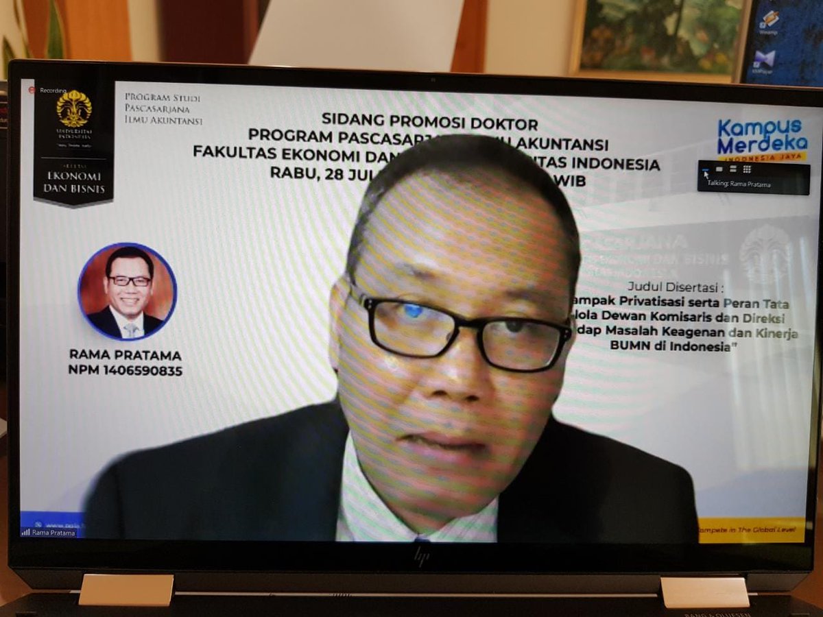 AhmadErani's tweet photo. Selamat kepada Bro @ramapratama98 atas gelar doktor yang telah diperoleh. Risetnya soal privatisasi dan tata kelola BUMN sangat relevan dengan kebutuhan saat ini. Saya berharap disertasi ini dibuat buku juga. Semoga makin sukses. Salam https://t.co/Cb95uOQPrN