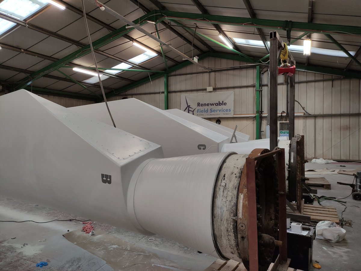 RenewableAdvice's tweet photo. Another set of blades leaving our workshop, fully refurbished and ready to continue producing #GreenEnergy for our clients for years to come!#windpower #onshorewind#bladelifeextension https://t.co/8VQpU75iMG