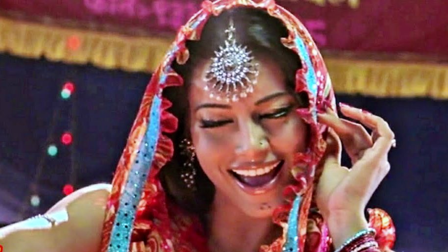 htcity's tweet photo. “Dhuan naa nikaari o lab se piya…
Je duniya badi jhaag hai!
Beedi jalai lay, Jigar se piya…
Jigar maa badi aag hai.” ~ Beedi 

#BipashaBasu #Omkara #Beedi #15YearsOfOmkara https://t.co/sLnbjcbmst
